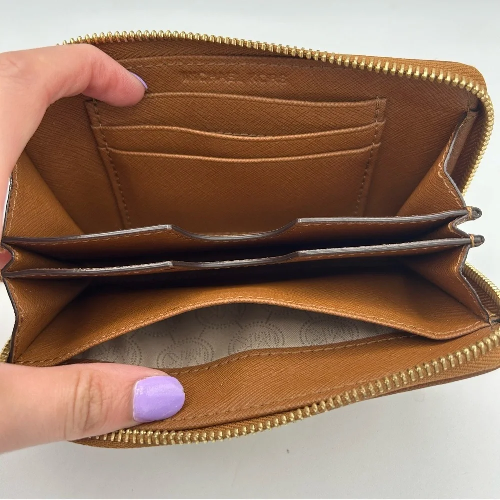 Michael Kors Brown Leather Jet Set Zip Around Wristlet‎ Wallet